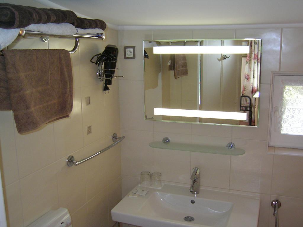 Mas La Provence Bed and Breakfast LʼIsle-sur-la-Sorgue Δωμάτιο φωτογραφία